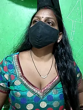 Snapshot of Parul-009 chatting on 04/17/26, 10:18 Parul-009 online show from 04/17/26, 10:18