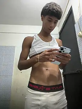 Snapshot of Adan21_cm chatting on 06/07/26, 05:33 Adan21 cm online show from 06/07/26, 05:33