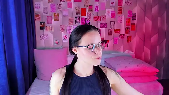 Snapshot of Alanna_Pow chatting on 04/19/26, 03:06 Alanna Pow online show from 04/19/26, 03:06