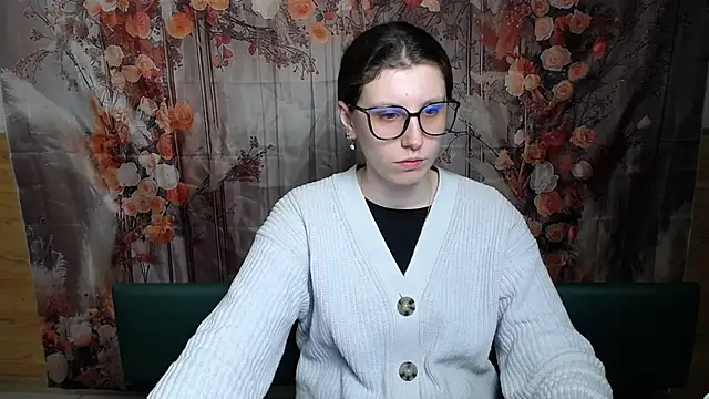 Snapshot of LilianaShine chatting on 02/17/26, 06:10 LilianaShine online show from 02/17/26, 06:10