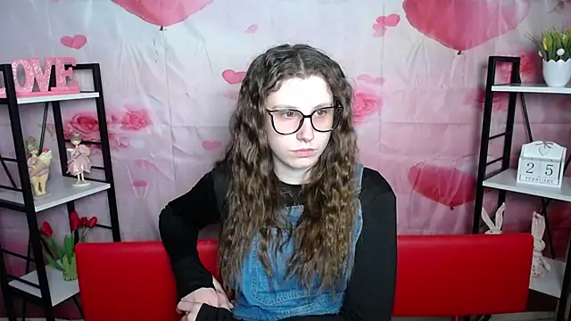 Snapshot of LilianaShine chatting on 02/25/26, 06:01 LilianaShine online show from 02/25/26, 06:01