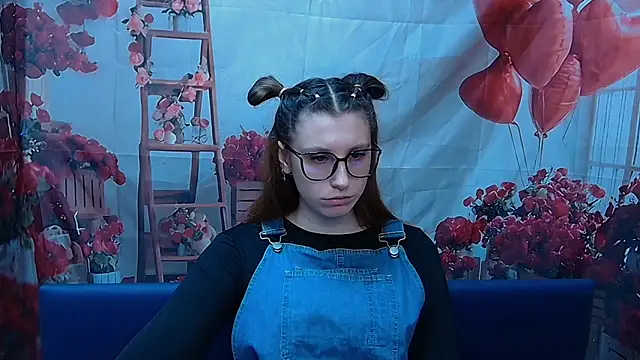 Snapshot of LilianaShine chatting on 03/08/26, 06:17 LilianaShine online show from 03/08/26, 06:17