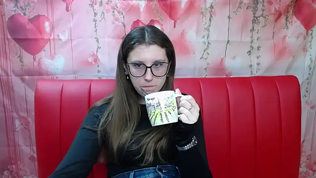 Snapshot of LilianaShine chatting on 03/19/26, 06:06 LilianaShine online show from 03/19/26, 06:06