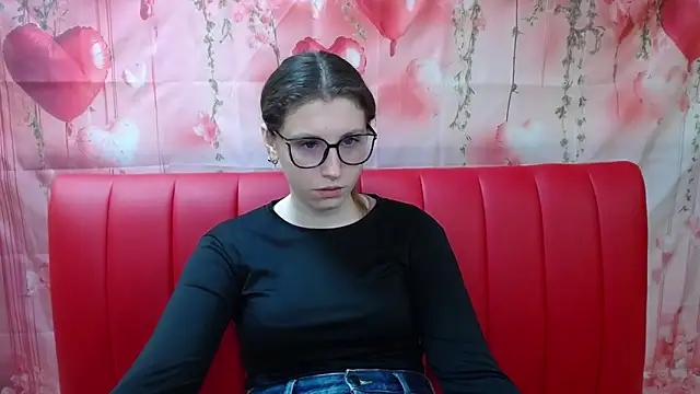 Snapshot of LilianaShine chatting on 03/25/26, 06:08 LilianaShine online show from 03/25/26, 06:08