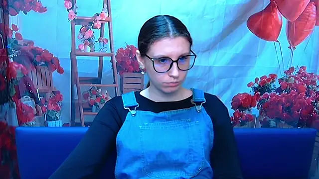 Snapshot of LilianaShine chatting on 03/26/26, 06:08 LilianaShine online show from 03/26/26, 06:08