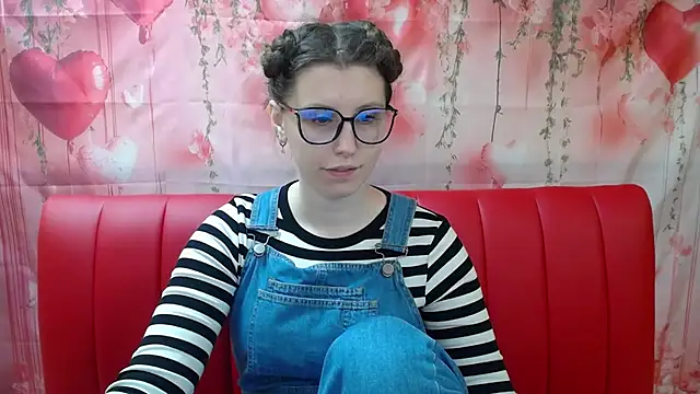 Snapshot of LilianaShine chatting on 04/07/26, 05:08 LilianaShine online show from 04/07/26, 05:08