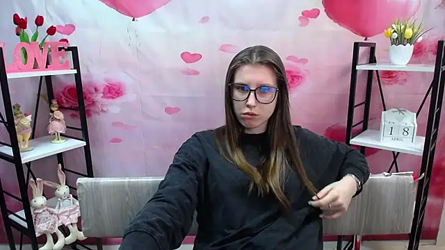 Snapshot of LilianaShine chatting on 04/18/26, 05:00 LilianaShine online show from 04/18/26, 05:00