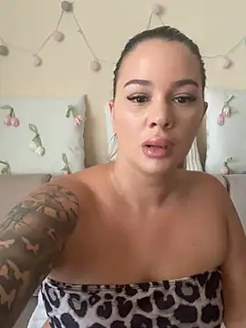 sexybatwomen33 online show from 06/27/26, 10:20