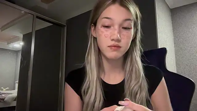 Snapshot of lilXdomiii chatting on 02/04/26, 04:57 lilXdomiii online show from 02/04/26, 04:57