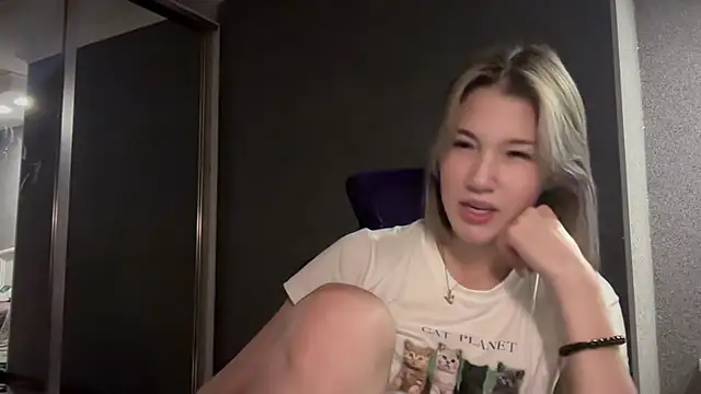 Snapshot of lilXdomiii chatting on 02/17/26, 12:45 lilXdomiii online show from 02/17/26, 12:45