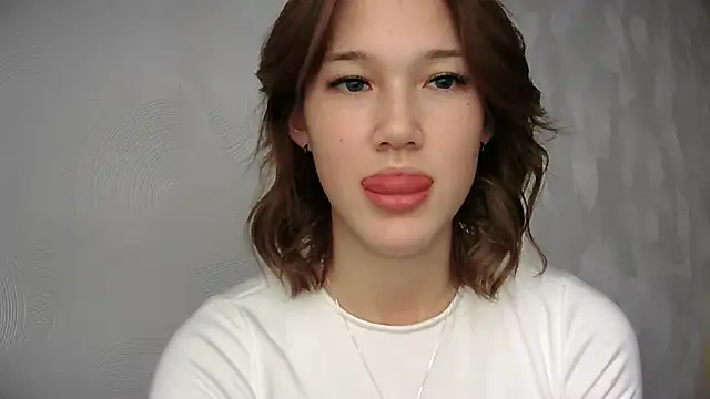 Snapshot of lilXdomiii chatting on 05/04/26, 10:33 lilXdomiii online show from 05/04/26, 10:33