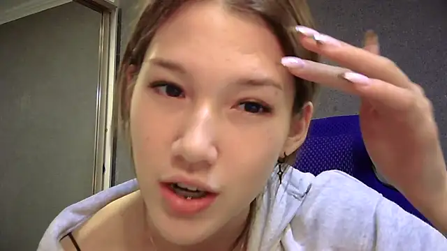 Snapshot of lilXdomiii chatting on 05/10/26, 02:00 lilXdomiii online show from 05/10/26, 02:00