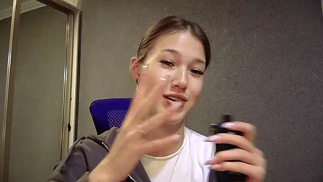 Snapshot of lilXdomiii chatting on 05/13/26, 11:40 lilXdomiii online show from 05/13/26, 11:40