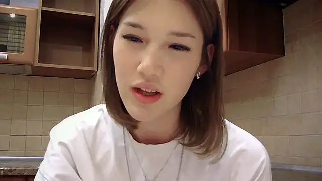 Snapshot of lilXdomiii chatting on 05/19/26, 03:18 lilXdomiii online show from 05/19/26, 03:18