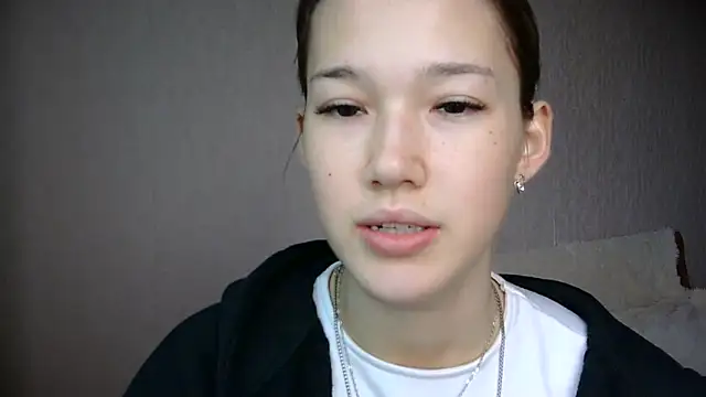 Snapshot of lilXdomiii chatting on 05/23/26, 04:18 lilXdomiii online show from 05/23/26, 04:18