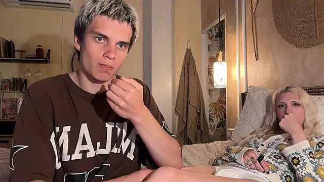 Snapshot of twl8vibe chatting on 04/21/26, 01:42 twl8vibe online show from 04/21/26, 01:42