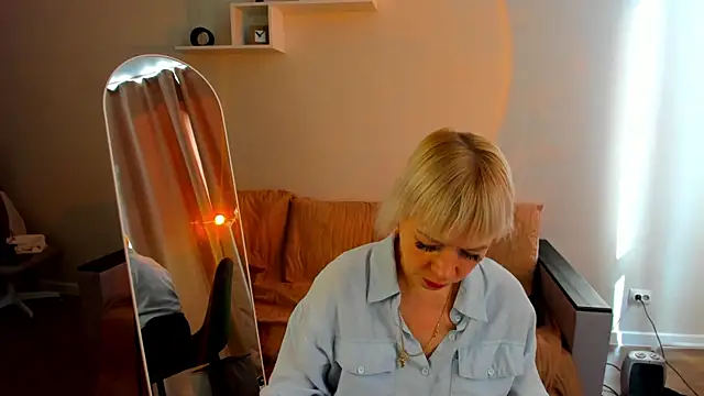 Ann Annise online show from 05/18/26, 04:07