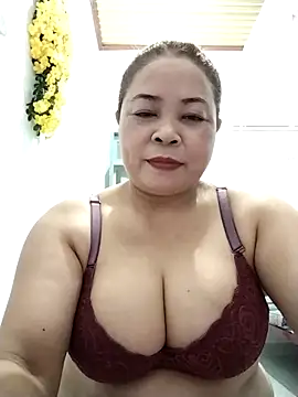Snapshot of Baby-bigtits2026 chatting on 04/14/26, 02:01 Baby-bigtits2026 online show from 04/14/26, 02:01