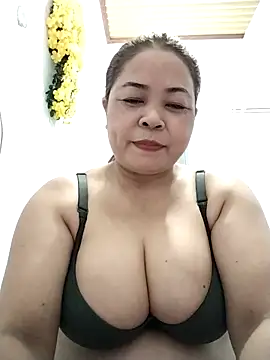 Snapshot of Baby-bigtits2026 chatting on 05/04/26, 10:33 Baby-bigtits2026 online show from 05/04/26, 10:33