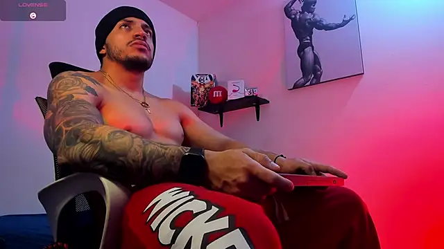 Snapshot of LiamReigns_ chatting on 03/18/26, 08:34 LiamReigns online show from 03/18/26, 08:34
