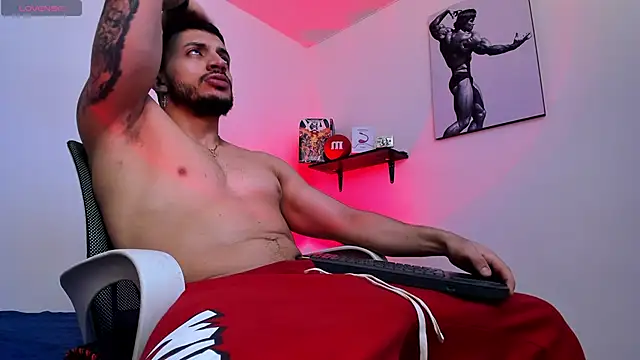 Snapshot of LiamReigns_ chatting on 04/23/26, 10:01 LiamReigns online show from 04/23/26, 10:01