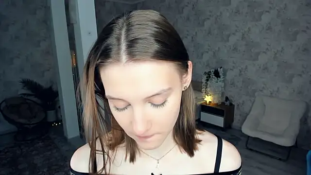 Snapshot of LianneBynon chatting on 03/07/26, 08:33 LianneBynon online show from 03/07/26, 08:33
