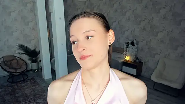 Snapshot of LianneBynon chatting on 03/11/26, 08:42 LianneBynon online show from 03/11/26, 08:42