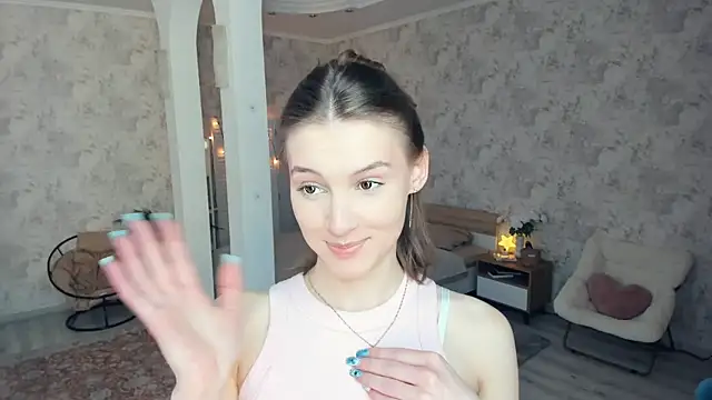 Snapshot of LianneBynon chatting on 05/24/26, 07:13 LianneBynon online show from 05/24/26, 07:13