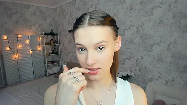 LianneBynon online show from 06/29/26, 08:31
