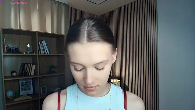 LianneBynon online show from 07/18/26, 09:02