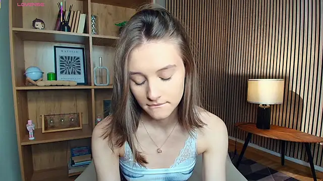 LianneBynon online show from 07/23/26, 08:45