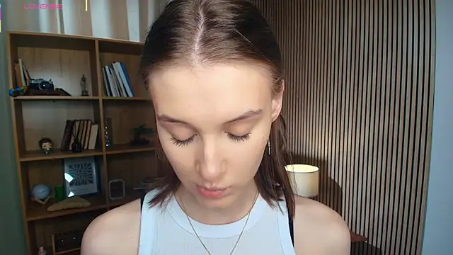 LianneBynon online show from 07/30/26, 08:13