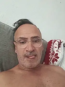 Snapshot of bobo672 chatting on 05/19/26, 06:20 bobo672 online show from 05/19/26, 06:20