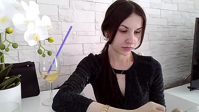 JuliaLovely online show from 06/08/26, 02:39