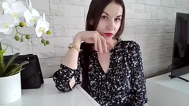 JuliaLovely online show from 06/11/26, 02:04