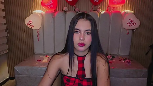 Snapshot of Perla_lovely_ chatting on 02/14/26, 12:46 Perla lovely online show from 02/14/26, 12:46