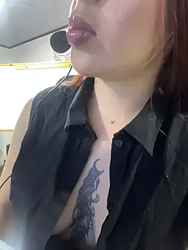 Snapshot of Sweet_bellaa_ chatting on 04/30/26, 04:52 Sweet bellaa online show from 04/30/26, 04:52