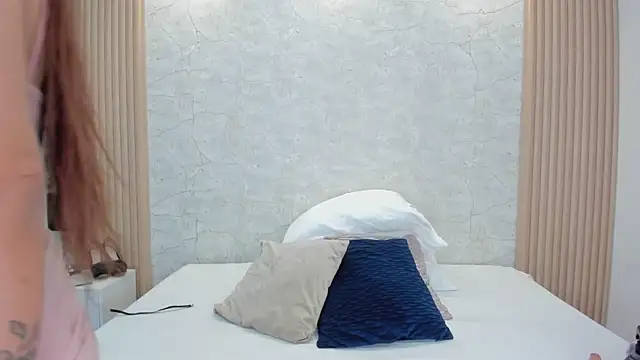 Snapshot of ViolettaRousee_ chatting on 04/01/26, 09:56 ViolettaRousee online show from 04/01/26, 09:56