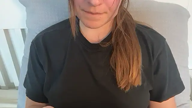 Lucyschickt online show from 06/11/26, 02:15