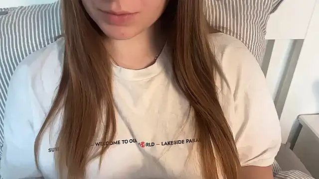 Lucyschickt online show from 06/17/26, 05:32