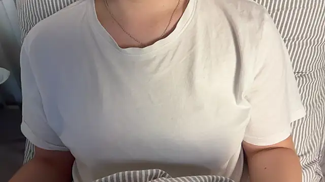 Lucyschickt online show from 06/19/26, 06:34