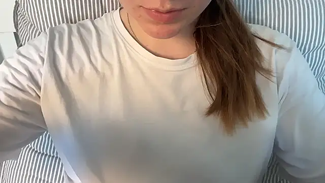 Lucyschickt online show from 06/26/26, 04:00