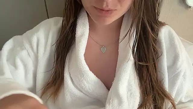 Lucyschickt online show from 07/27/26, 02:46