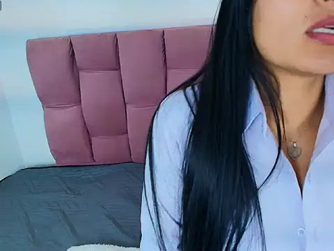 Snapshot of Melannyy__ chatting on 06/07/26, 04:27 Melannyy online show from 06/07/26, 04:27