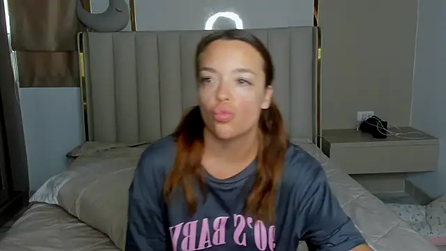 Snapshot of stellaa_quenn chatting on 04/10/26, 12:05 stellaa quenn online show from 04/10/26, 12:05
