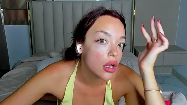 Snapshot of stellaa_quenn chatting on 06/11/26, 12:32 stellaa quenn online show from 06/11/26, 12:32