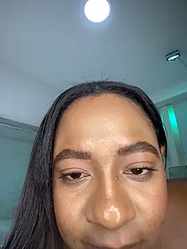Snapshot of amara_queen_ chatting on 06/05/26, 01:17 amara queen online show from 06/05/26, 01:17