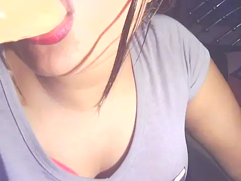 Snapshot of Nusrat_Faria chatting on 05/19/26, 09:43 Nusrat Faria online show from 05/19/26, 09:43