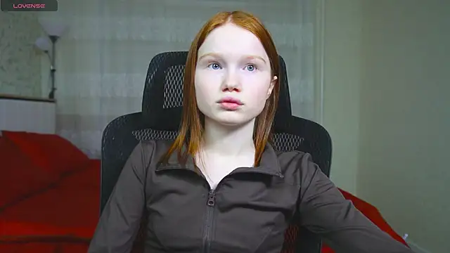 Snapshot of Nellie_baby chatting on 03/27/26, 06:29 Nellie baby online show from 03/27/26, 06:29