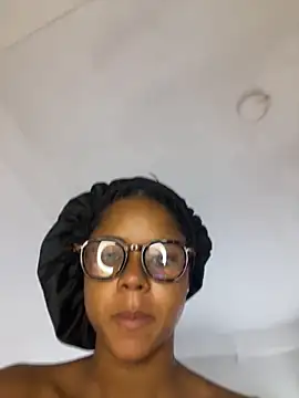 Snapshot of LIA_PARKERR chatting on 03/12/26, 01:39 LIA PARKERR online show from 03/12/26, 01:39